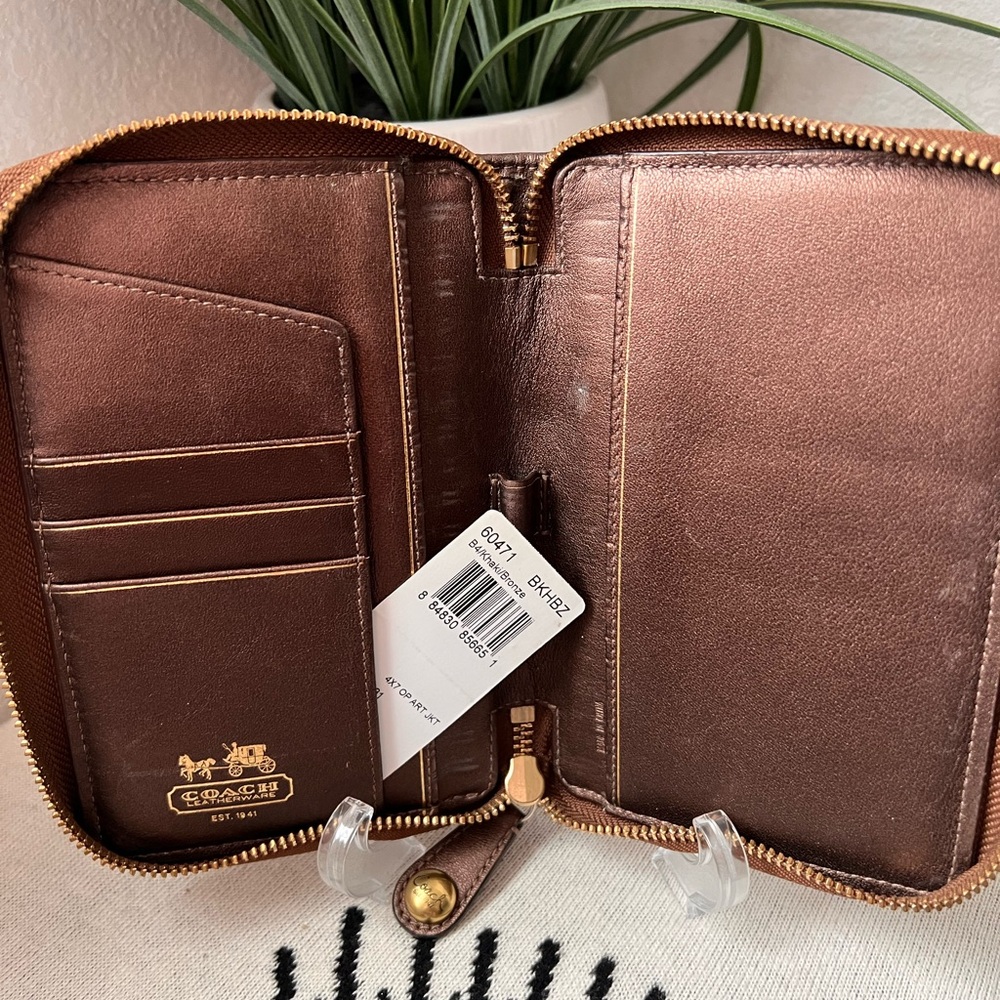 COACH Y2K Optic Brown Quilted Signature Planner - Picture 5 of 10